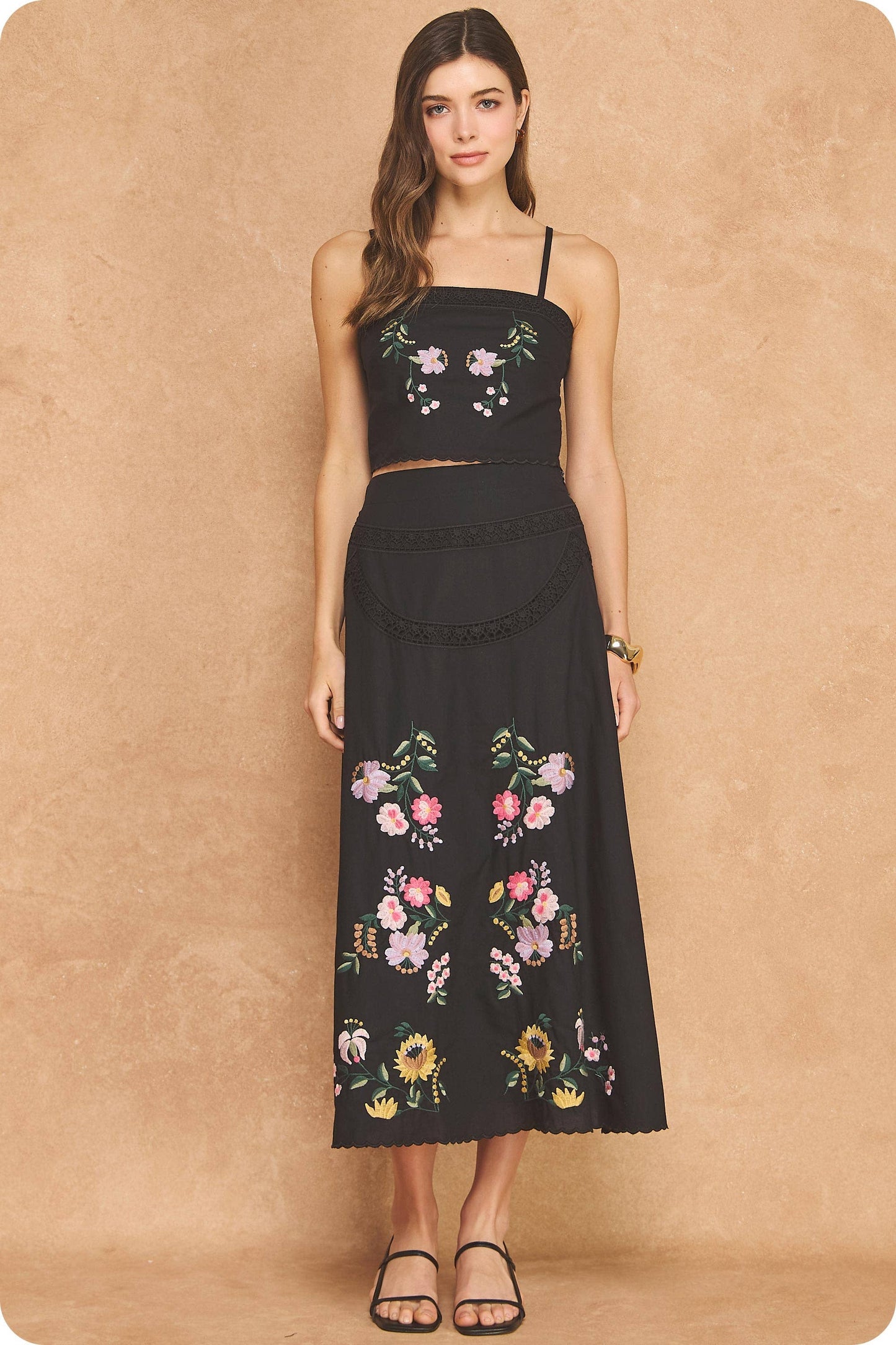 Set - Embroidered Floral Lace Detail Top