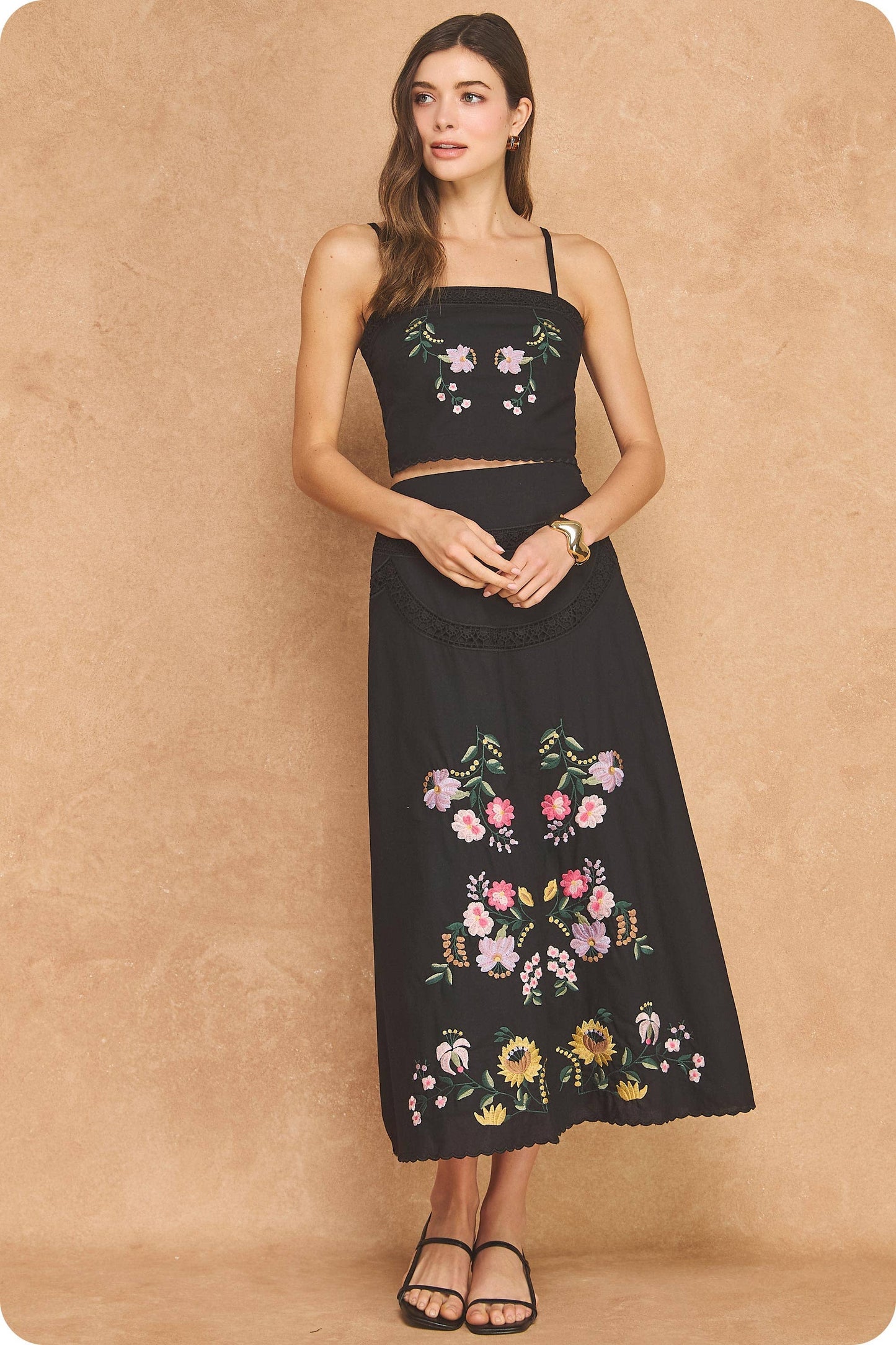 Set - Embroidered Floral Lace Detail Top