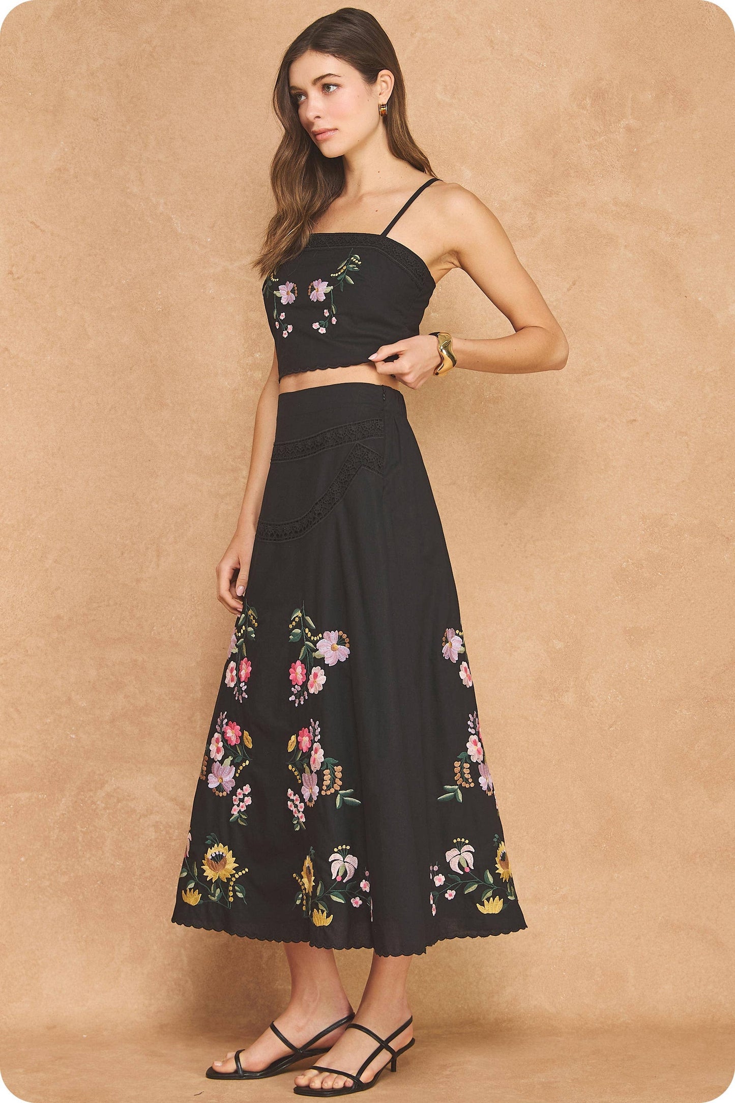 Set - Embroidered Floral Lace Detail Top
